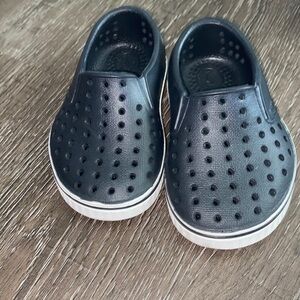 Native - Toddler shoes SZ 4
